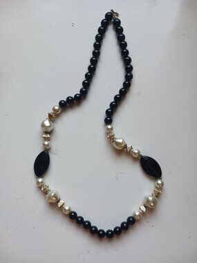 Vintage Faux onyx and pearl beaded necklace